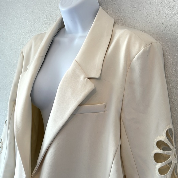 BB Dakota by Steve Madden Floral Cut Out Ivory Blazer - Picture 6 of 16